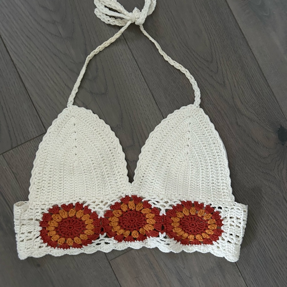 Forever 21 Crochet Halter Top with Sunflower Design Size Large L New with Tag